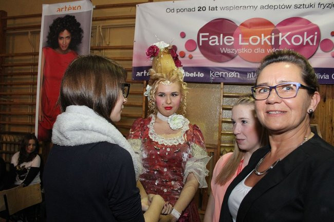 Historyczne fryzury w ZSOŚ (zdjęcia)