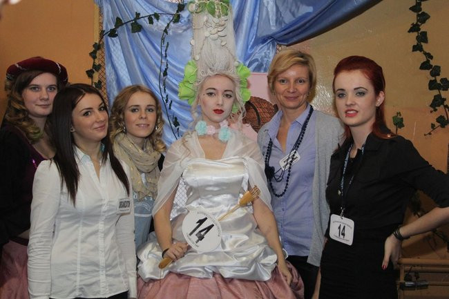 Historyczne fryzury w ZSOŚ (zdjęcia)