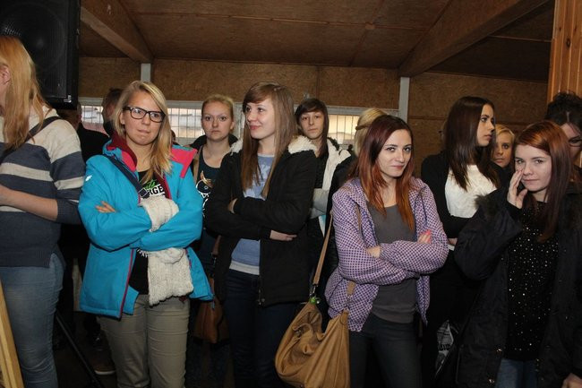 Historyczne fryzury w ZSOŚ (zdjęcia)