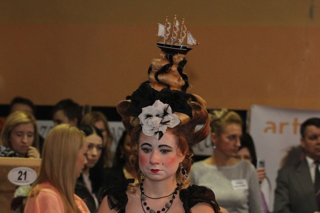 Historyczne fryzury w ZSOŚ (zdjęcia)