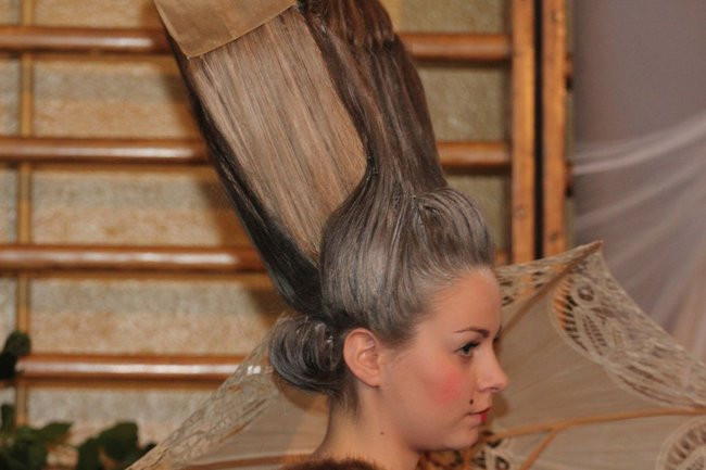 Historyczne fryzury w ZSOŚ (zdjęcia)