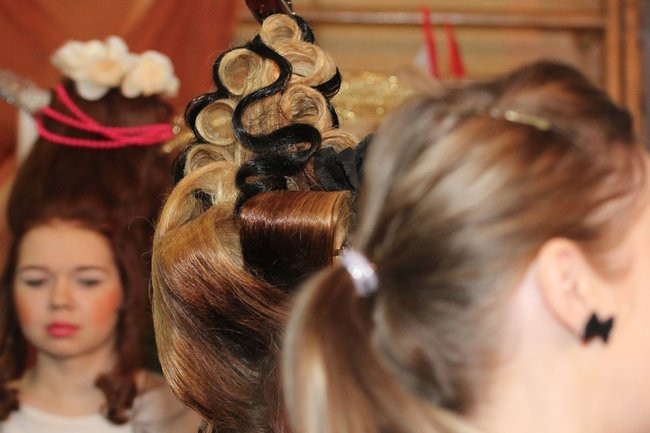 Historyczne fryzury w ZSOŚ (zdjęcia)