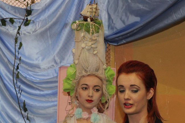 Historyczne fryzury w ZSOŚ (zdjęcia)