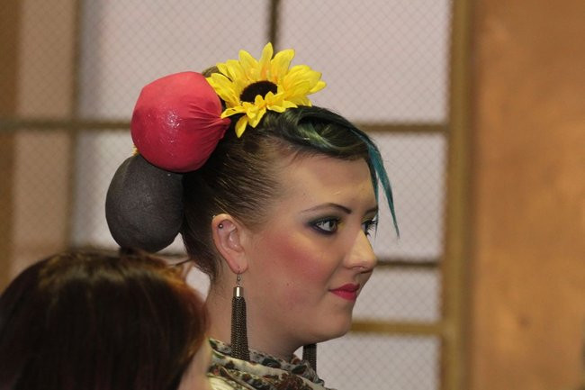 Historyczne fryzury w ZSOŚ (zdjęcia)