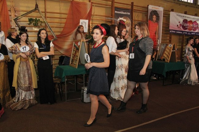 Historyczne fryzury w ZSOŚ (zdjęcia)