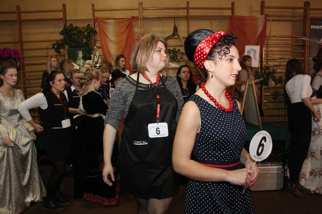 Historyczne fryzury w ZSOŚ (zdjęcia)