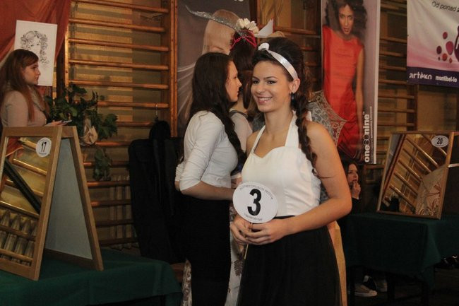 Historyczne fryzury w ZSOŚ (zdjęcia)