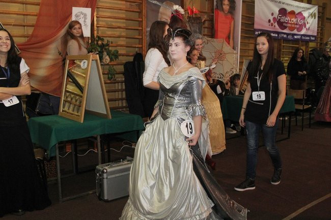 Historyczne fryzury w ZSOŚ (zdjęcia)