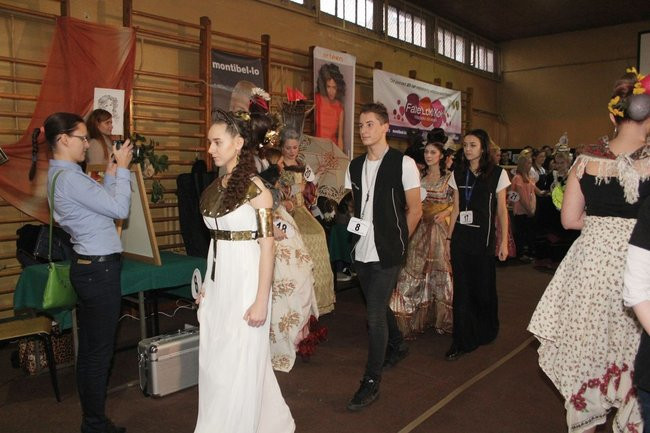 Historyczne fryzury w ZSOŚ (zdjęcia)