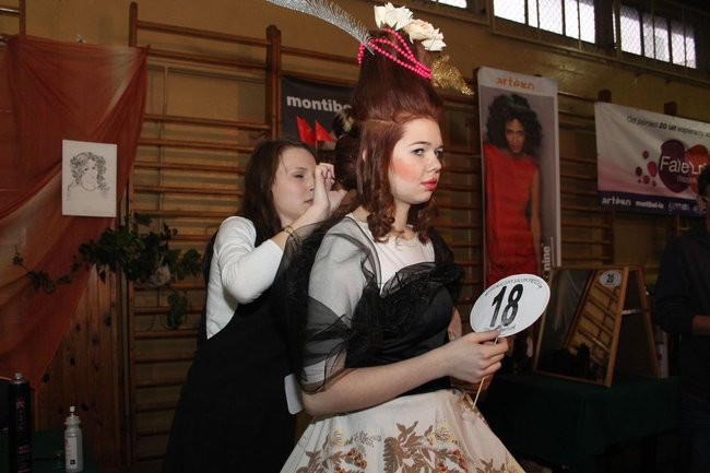 Historyczne fryzury w ZSOŚ (zdjęcia)