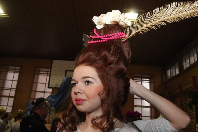 Historyczne fryzury w ZSOŚ (zdjęcia)