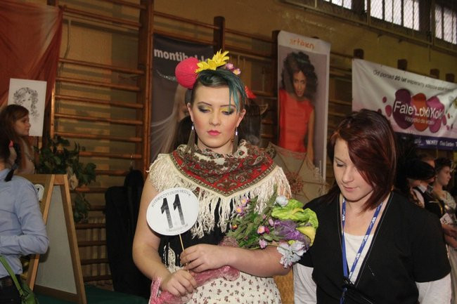 Historyczne fryzury w ZSOŚ (zdjęcia)