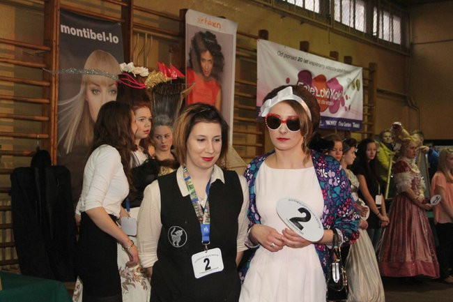 Historyczne fryzury w ZSOŚ (zdjęcia)