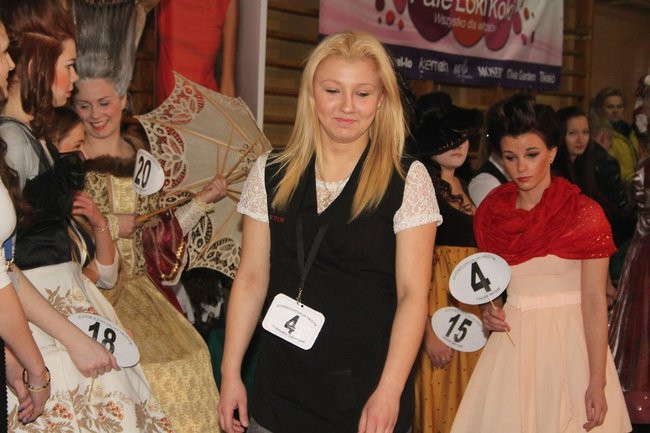 Historyczne fryzury w ZSOŚ (zdjęcia)