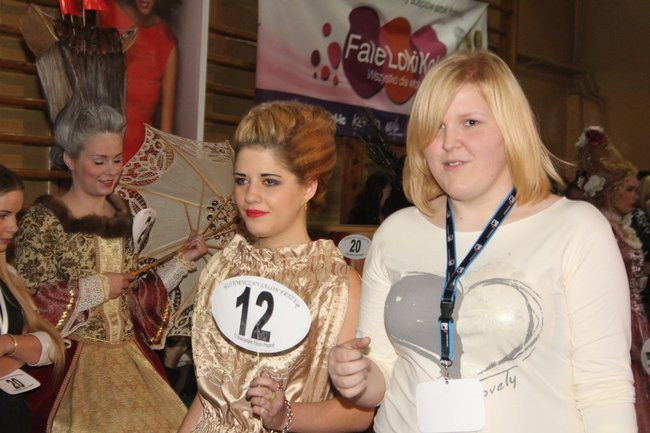 Historyczne fryzury w ZSOŚ (zdjęcia)