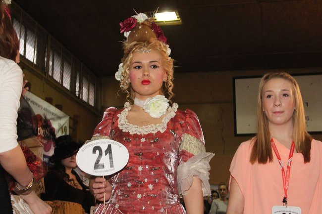 Historyczne fryzury w ZSOŚ (zdjęcia)