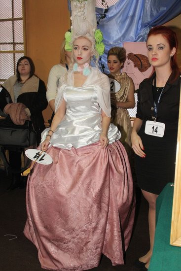 Historyczne fryzury w ZSOŚ (zdjęcia)