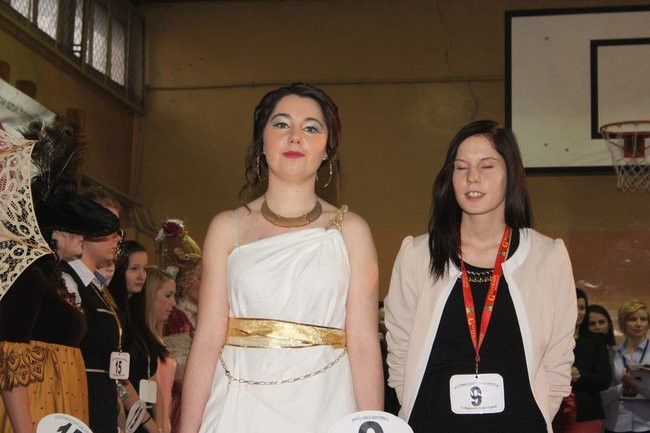 Historyczne fryzury w ZSOŚ (zdjęcia)