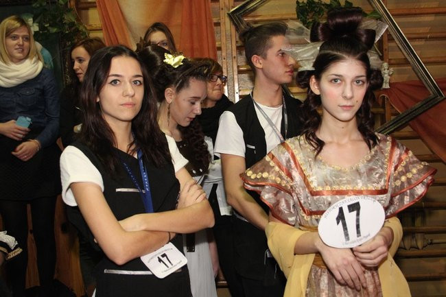 Historyczne fryzury w ZSOŚ (zdjęcia)