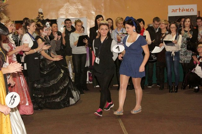 Historyczne fryzury w ZSOŚ (zdjęcia)