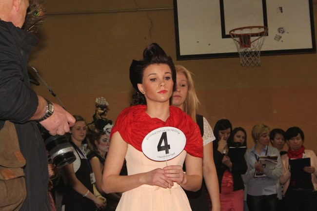 Historyczne fryzury w ZSOŚ (zdjęcia)