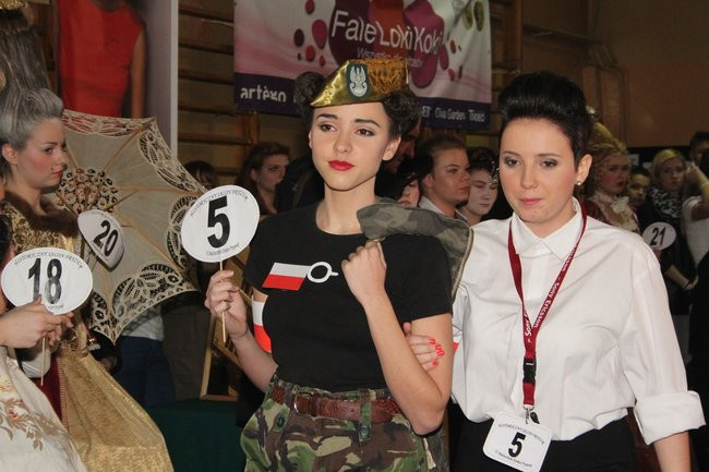 Historyczne fryzury w ZSOŚ (zdjęcia)