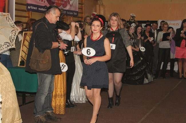 Historyczne fryzury w ZSOŚ (zdjęcia)