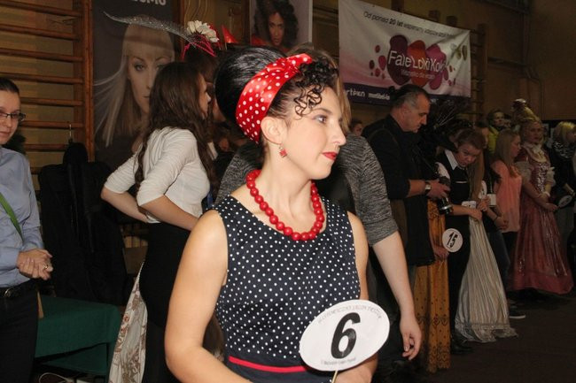 Historyczne fryzury w ZSOŚ (zdjęcia)