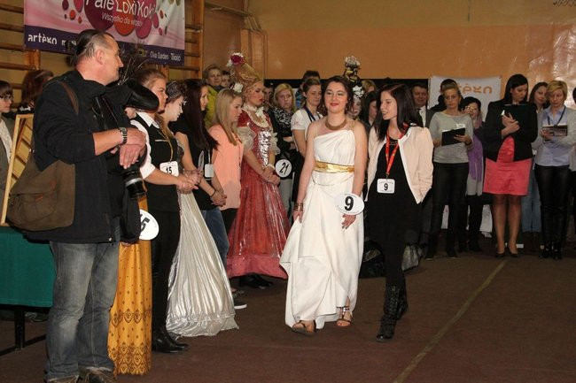 Historyczne fryzury w ZSOŚ (zdjęcia)