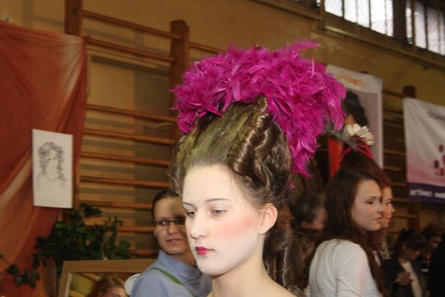 Historyczne fryzury w ZSOŚ (zdjęcia)