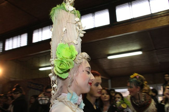 Historyczne fryzury w ZSOŚ (zdjęcia)