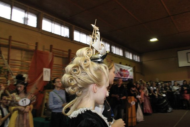 Historyczne fryzury w ZSOŚ (zdjęcia)