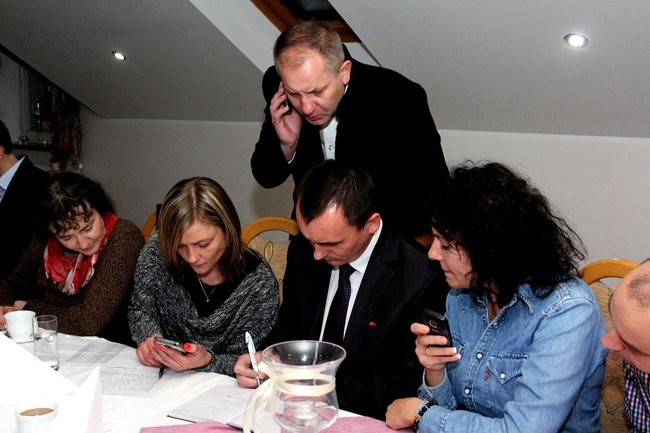 Zwycięzca dziękuje, pokonany gratuluje i deklaruje życzliwość (zdjęcia)