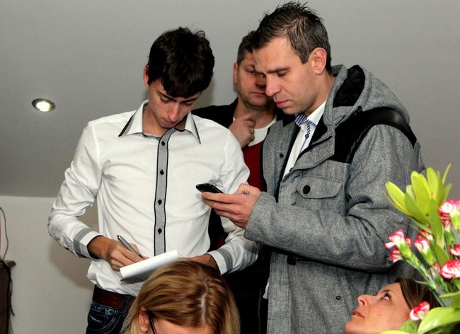 Zwycięzca dziękuje, pokonany gratuluje i deklaruje życzliwość (zdjęcia)