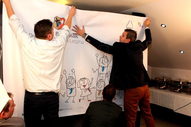 Zwycięzca dziękuje, pokonany gratuluje i deklaruje życzliwość (zdjęcia)