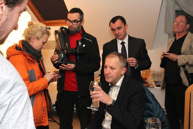 Zwycięzca dziękuje, pokonany gratuluje i deklaruje życzliwość (zdjęcia)