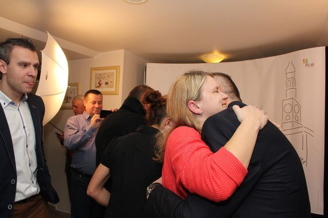 Zwycięzca dziękuje, pokonany gratuluje i deklaruje życzliwość (zdjęcia)