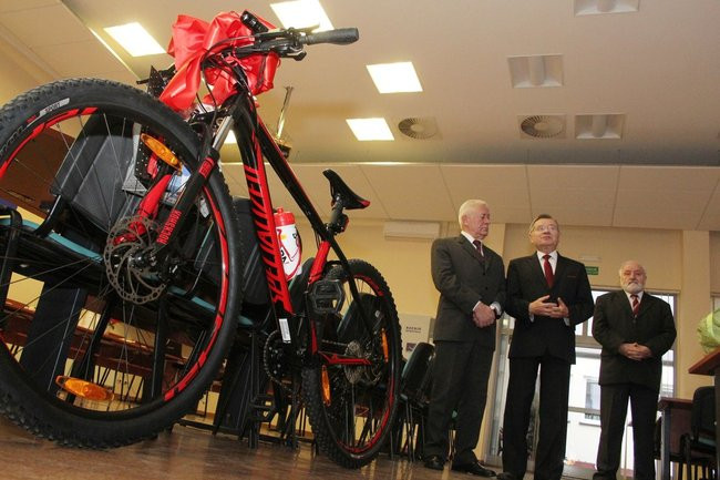Rower dla odchodzącego prezydenta (zdjęcia)