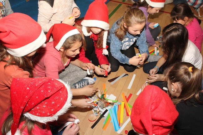 Święty Mikołaj już odwiedza dzieci (zdjęcia)