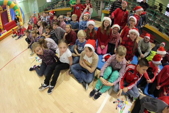 Święty Mikołaj już odwiedza dzieci (zdjęcia)