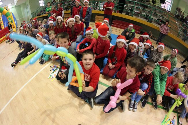 Święty Mikołaj już odwiedza dzieci (zdjęcia)