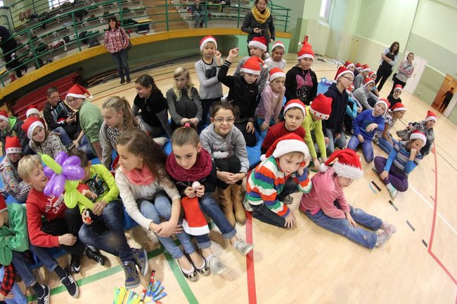 Święty Mikołaj już odwiedza dzieci (zdjęcia)
