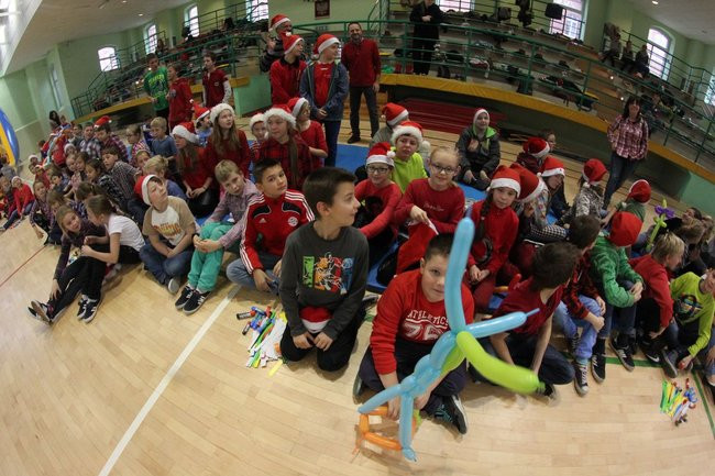 Święty Mikołaj już odwiedza dzieci (zdjęcia)