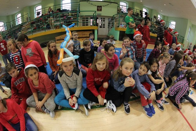 Święty Mikołaj już odwiedza dzieci (zdjęcia)