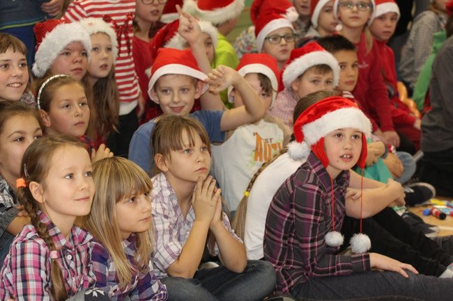 Święty Mikołaj już odwiedza dzieci (zdjęcia)