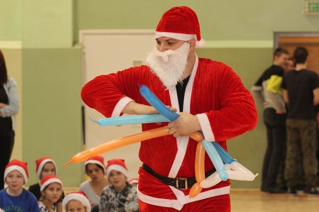 Święty Mikołaj już odwiedza dzieci (zdjęcia)