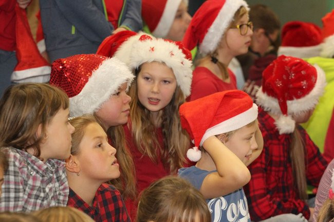 Święty Mikołaj już odwiedza dzieci (zdjęcia)