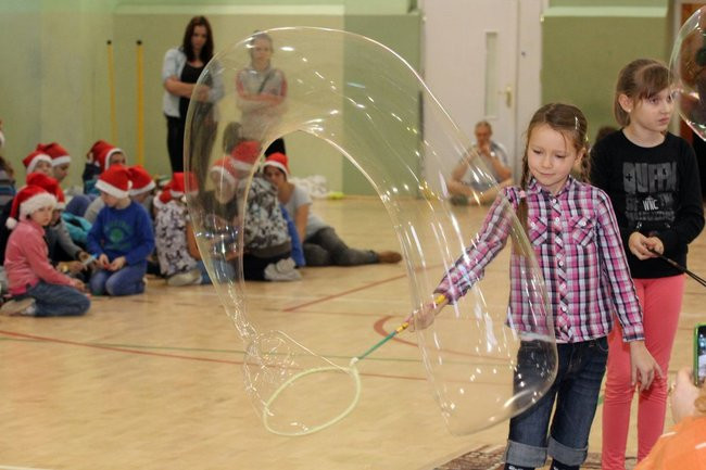 Święty Mikołaj już odwiedza dzieci (zdjęcia)