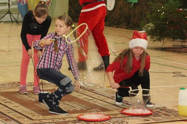 Święty Mikołaj już odwiedza dzieci (zdjęcia)