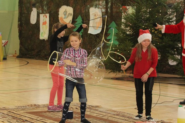 Święty Mikołaj już odwiedza dzieci (zdjęcia)